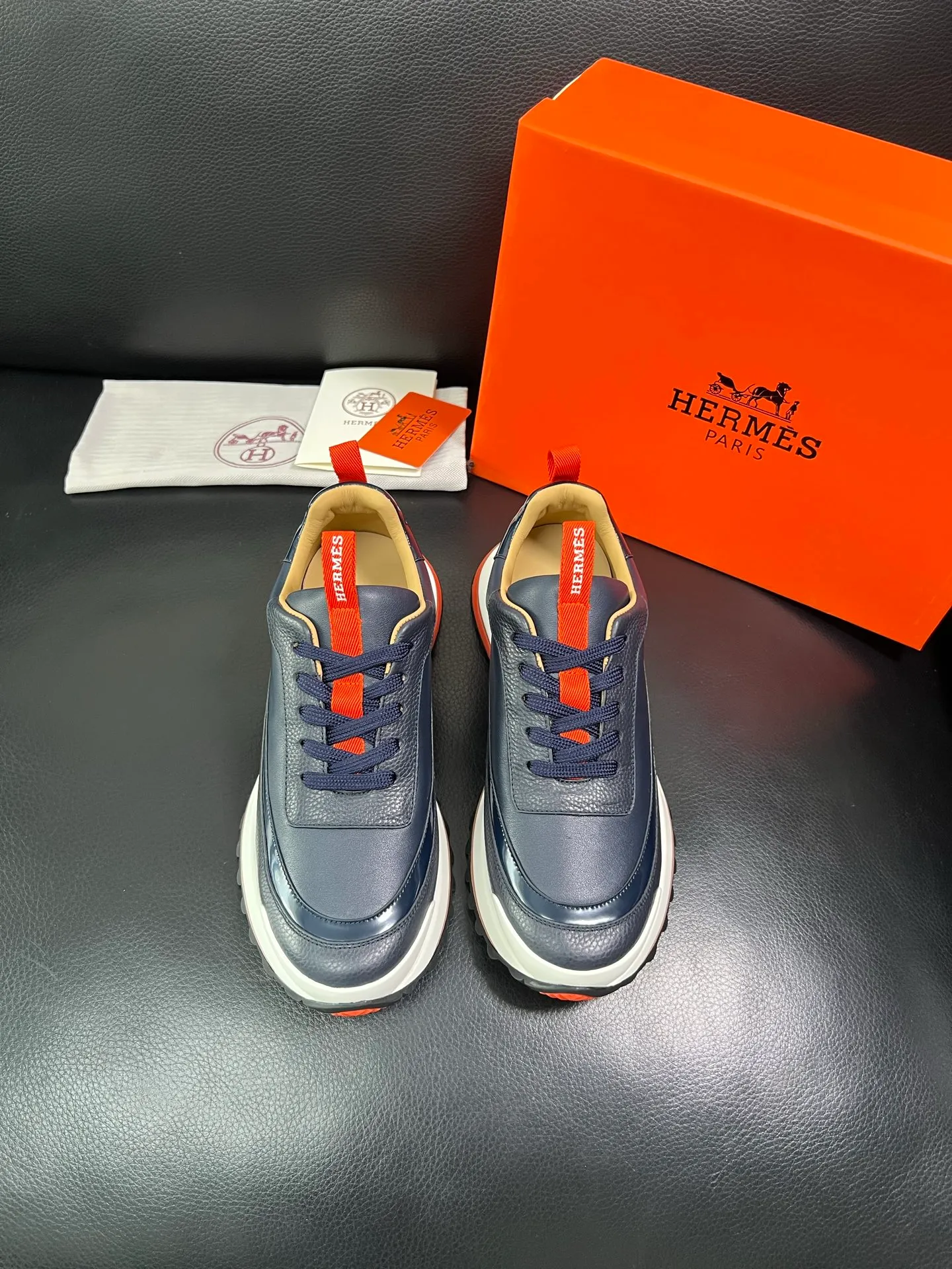 Men's shoes 💰800 Hermes top purchasing Hermes counters are on sale simultaneously with original factory configuration, original cowhide fabrics imported from Italy, high-quality splicing technology, fully imported water-dyed cowhide linings, soles: original soles specially provided by the factory are super comfortable, the original factory follows the order and high quality, you can enter and exit the counter at will, welcome to compare at the counter, code number 39-44 (customized 38 45) 85863